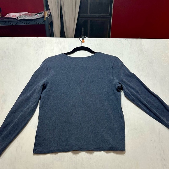ddie Bauer Women’s Blue Long Sleeve V-Neck Top Size M Cotton Blend Casual - Picture 3 of 8